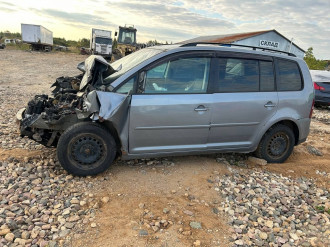 В разборе Volkswagen Touran 2003 2010