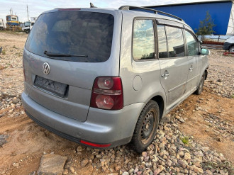 В разборе Volkswagen Touran 2003 2010