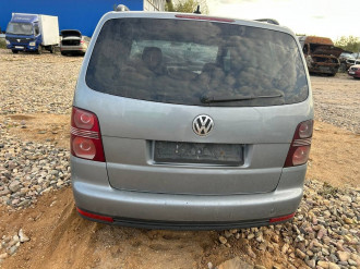 В разборе Volkswagen Touran 2003 2010