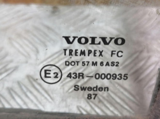 Стекло двери задней правой форточка Volvo 700 series 1984-1990