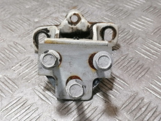 Петля двери передней правой верхняя Volvo 700 series 1984-1990