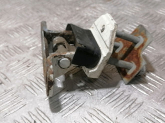 Петля двери передней правой верхняя Volvo 700 series 1984-1990