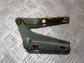 Петля капота правая Vaz Niva 