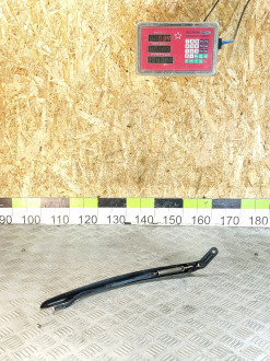 Поводок стеклоочистителя передний правый Vaz 2112 