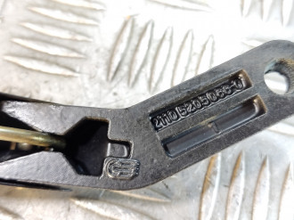 Поводок стеклоочистителя передний правый Vaz 2112 