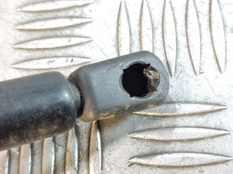 Амортизатор двери багажника Vaz 2112 