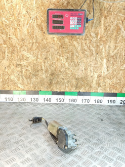 Моторчик стеклоочистителя передний Vaz Niva 