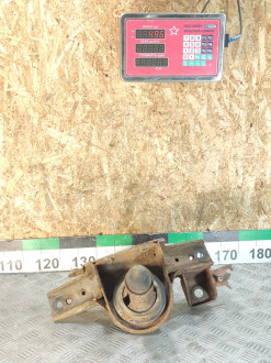 Кронштейн передней балки правый Vaz Niva 