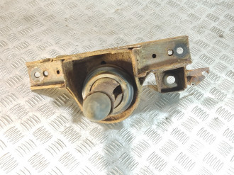 Кронштейн передней балки правый Vaz Niva 