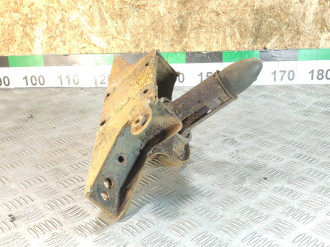 Кронштейн передней балки правый Vaz Niva 