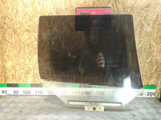 Стекло двери задней левой Vaz Niva 